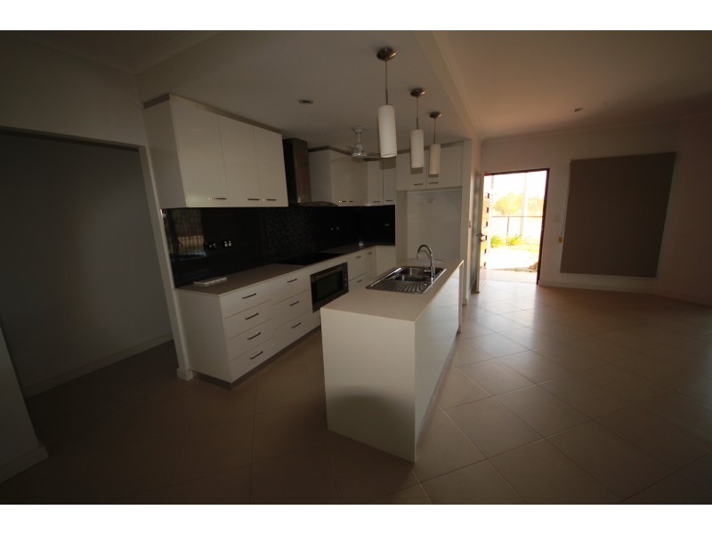 2/17 Brisbane Crescent, Johnston NT 0832