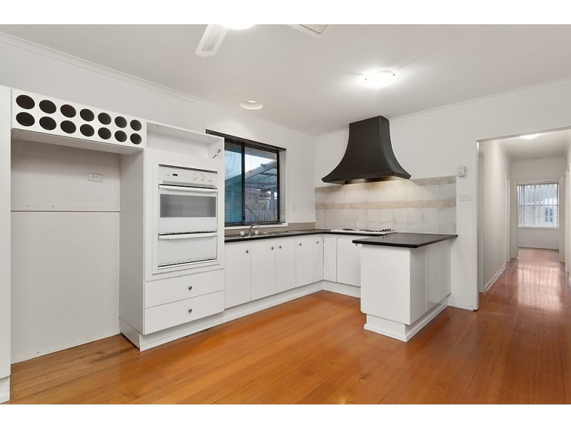 8 Evans Crescent, Laverton VIC 3028