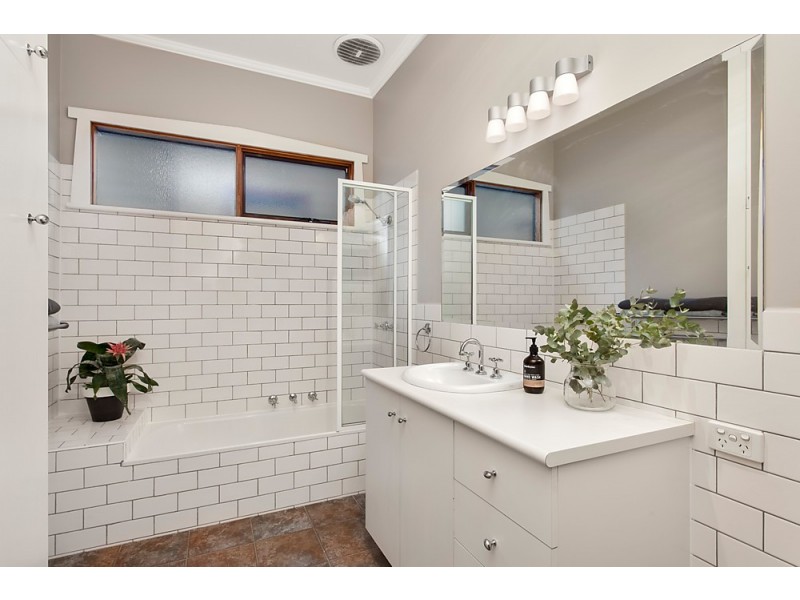 83 Empress Avenue, Kingsville VIC 3012