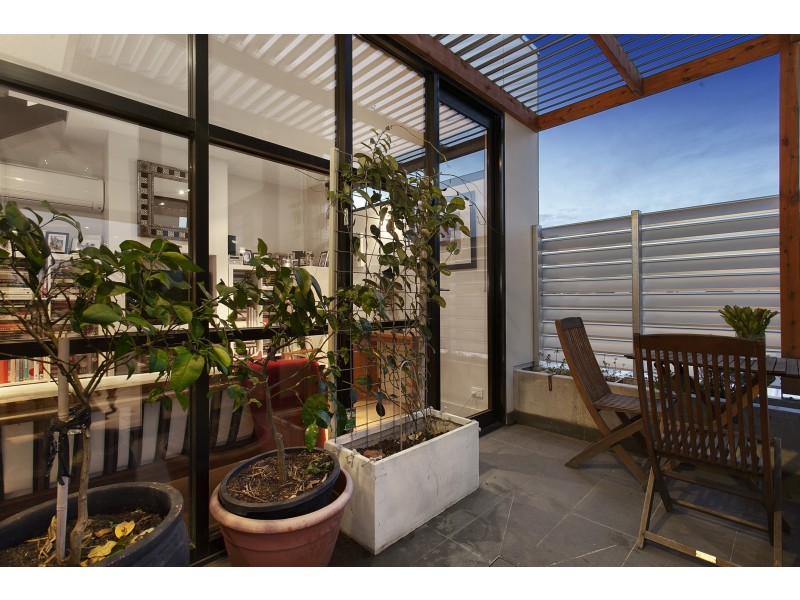 202/96 Pilgrim Street, Seddon VIC 3011