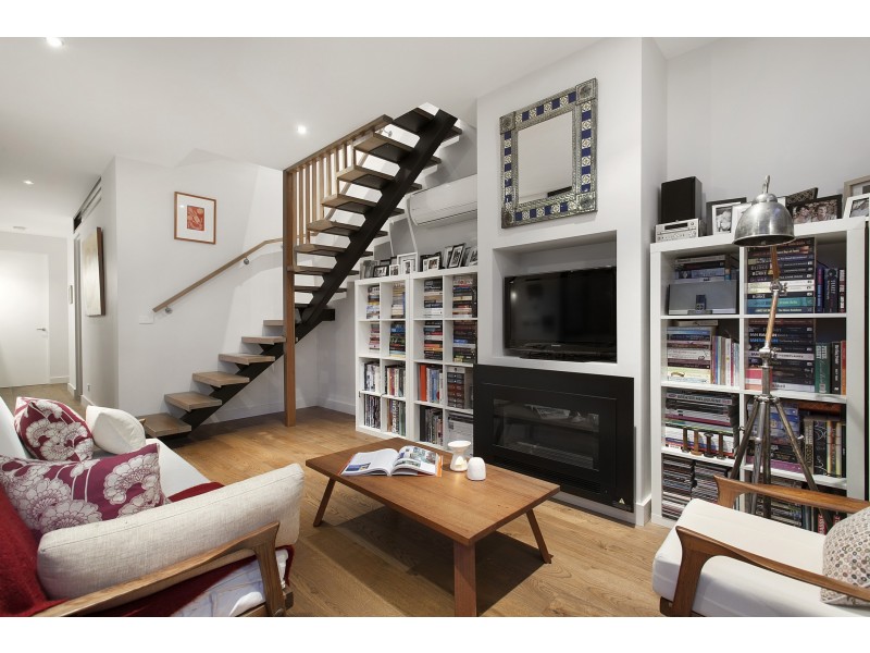 202/96 Pilgrim Street, Seddon VIC 3011