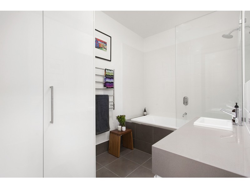 202/96 Pilgrim Street, Seddon VIC 3011