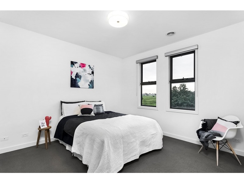 25 Sunset Drive (enter off Waterfront Place), Williamstown VIC 3016