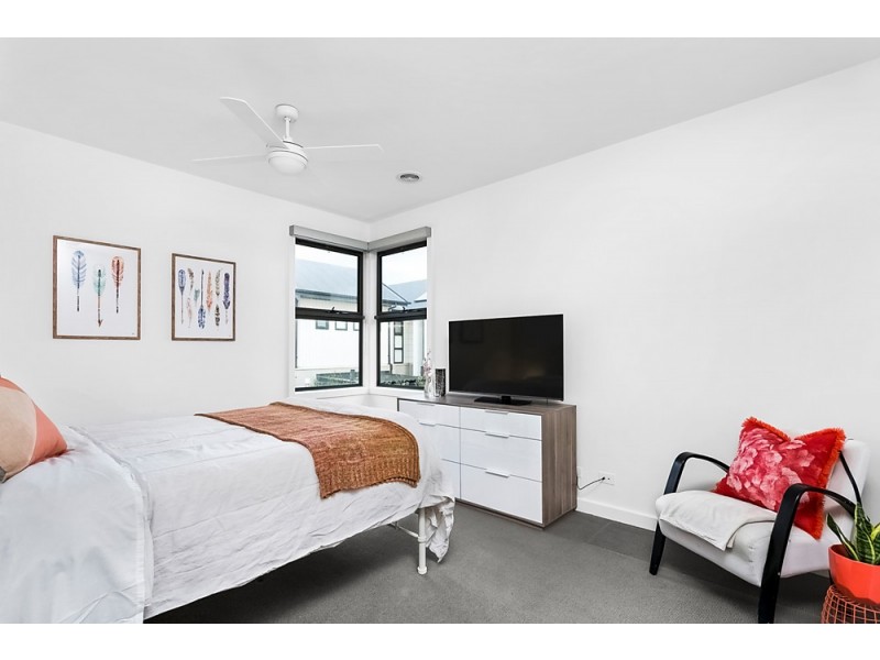 25 Sunset Drive (enter off Waterfront Place), Williamstown VIC 3016