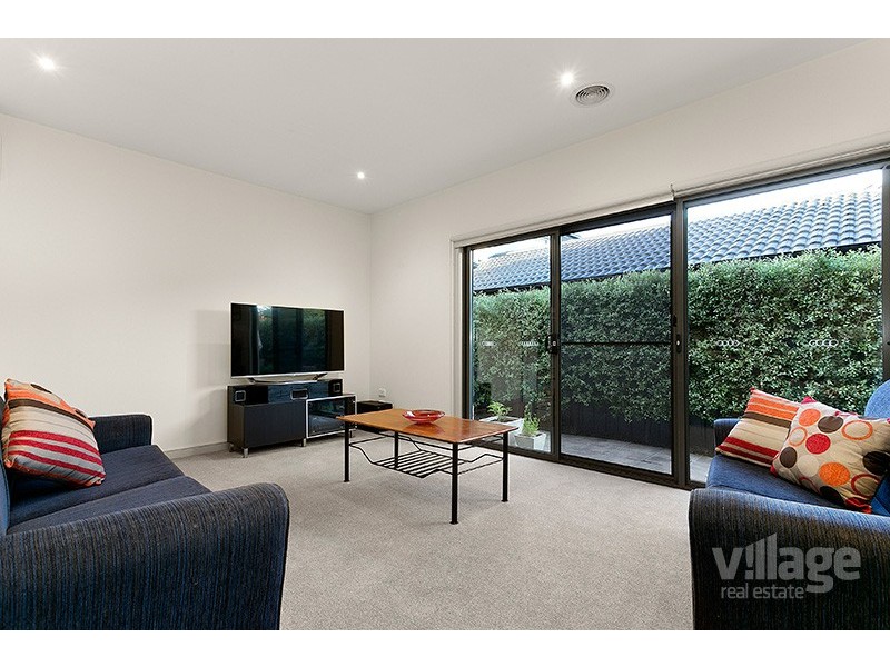 2/33 Greene Street, South Kingsville VIC 3015