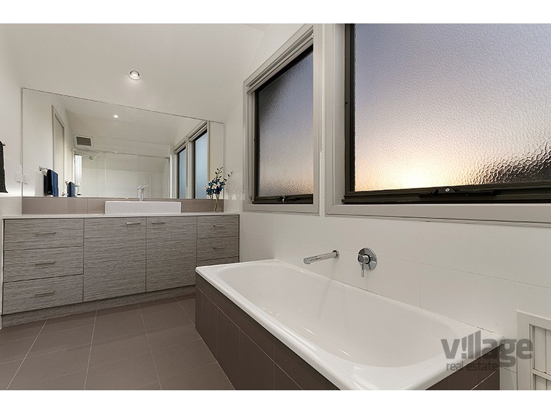 2/33 Greene Street, South Kingsville VIC 3015