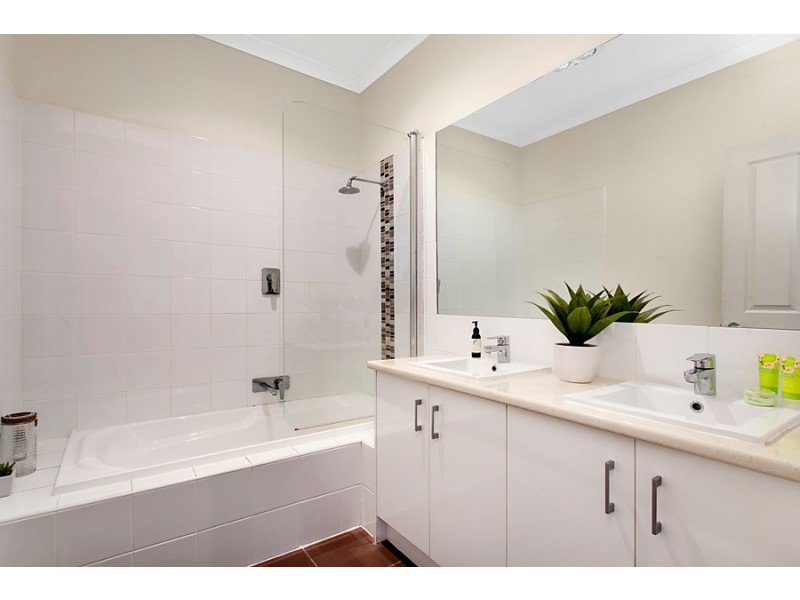 99 Seventh Avenue, Altona North VIC 3025