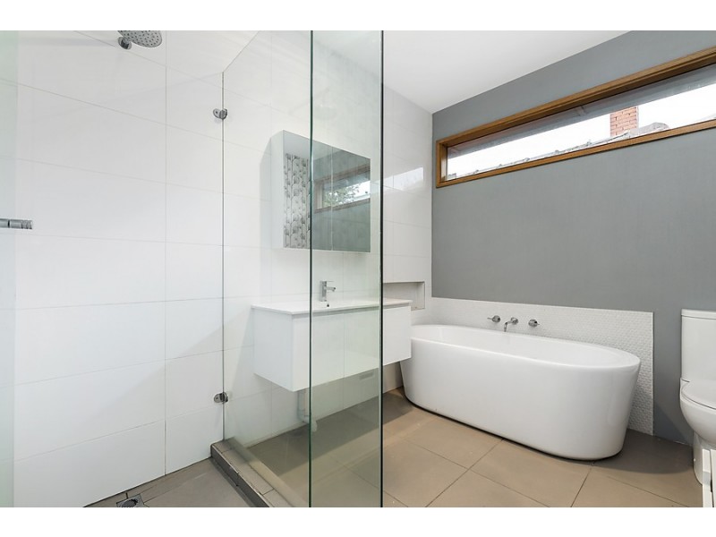 8 Kerr Street, Kingsville VIC 3012