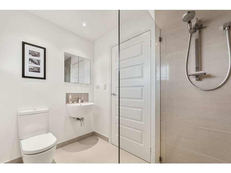 1/1 Ronald Avenue, Altona North VIC 3025