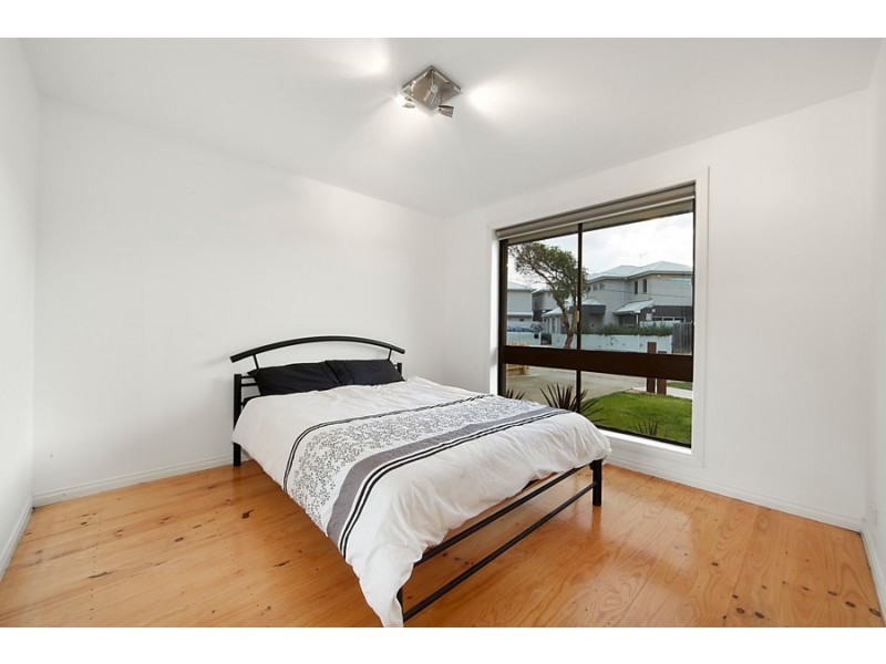 1/1 Ronald Avenue, Altona North VIC 3025