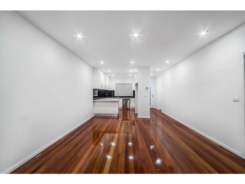 2/7  Fourth Avenue, Altona North VIC 3025