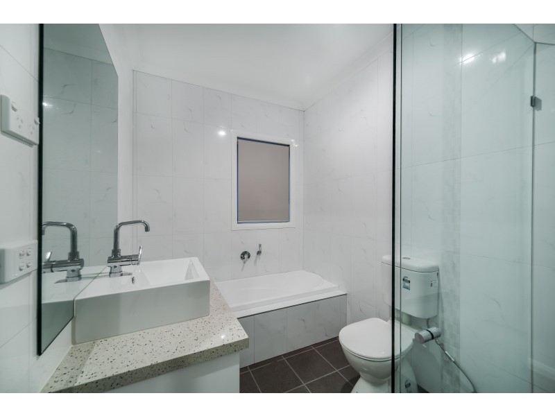 2/7  Fourth Avenue, Altona North VIC 3025