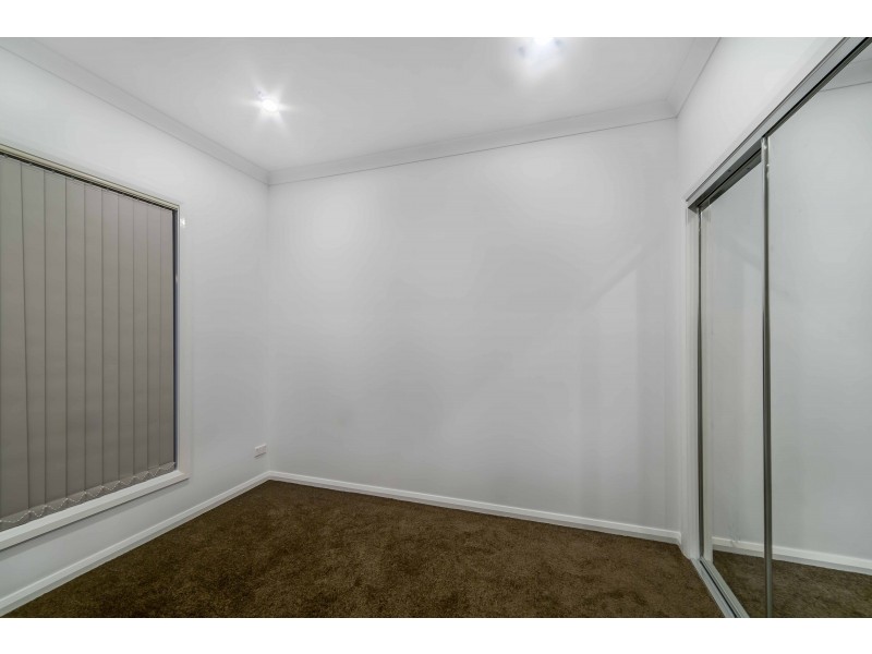 2/7  Fourth Avenue, Altona North VIC 3025