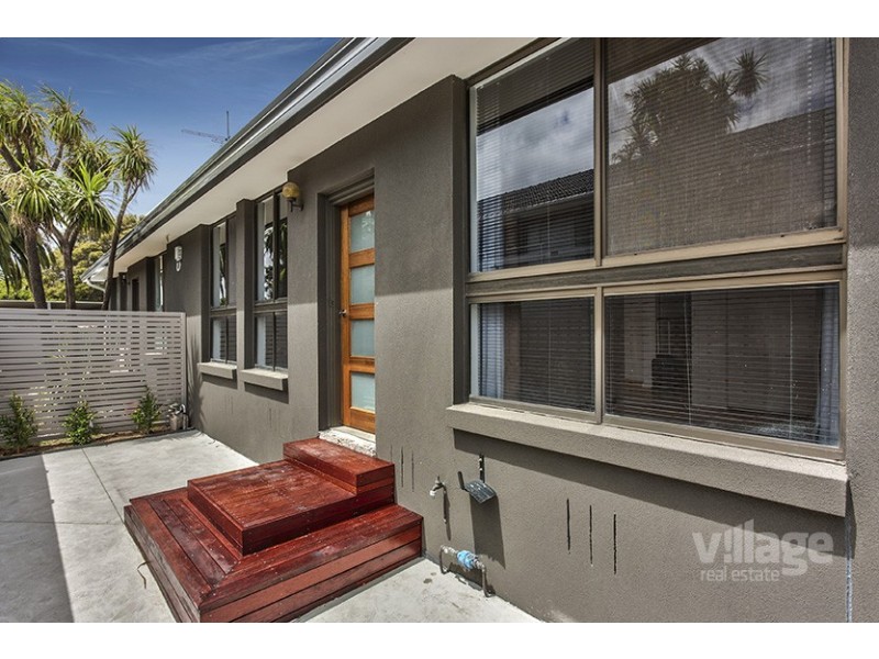 2/32 Bishop Street, Kingsville VIC 3012