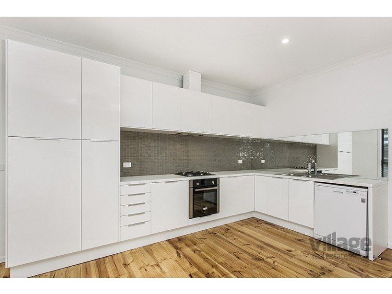 2/32 Bishop Street, Kingsville VIC 3012