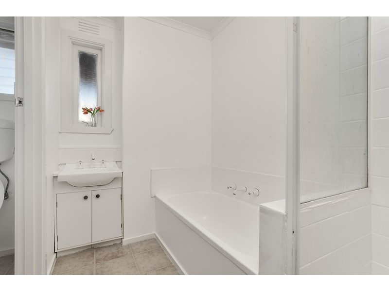 2/88 The Avenue, Spotswood VIC 3015