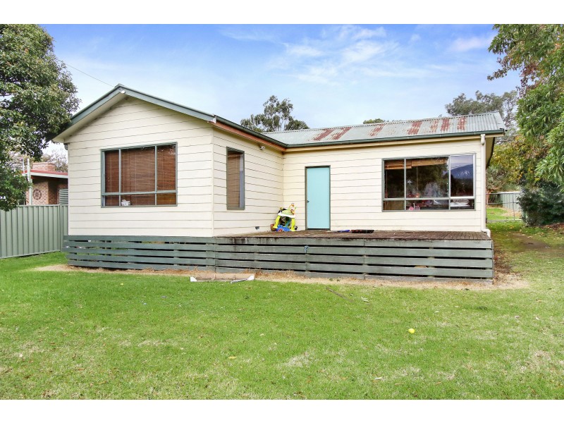 8 Britannia Creek Road, Wesburn VIC 3799