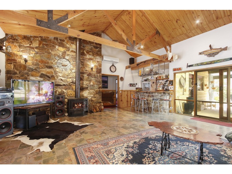 17 Forest Road, Wesburn VIC 3799