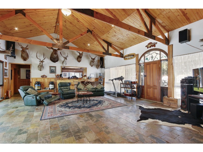 17 Forest Road, Wesburn VIC 3799