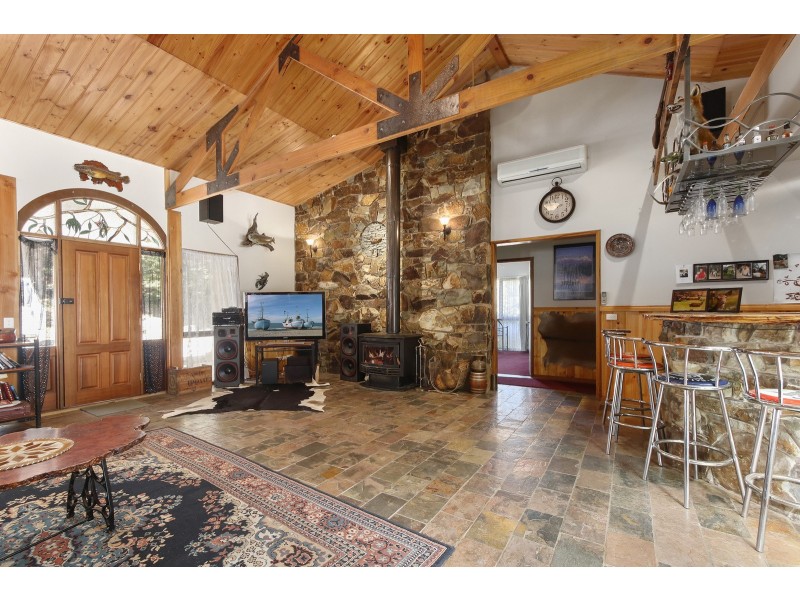 17 Forest Road, Wesburn VIC 3799