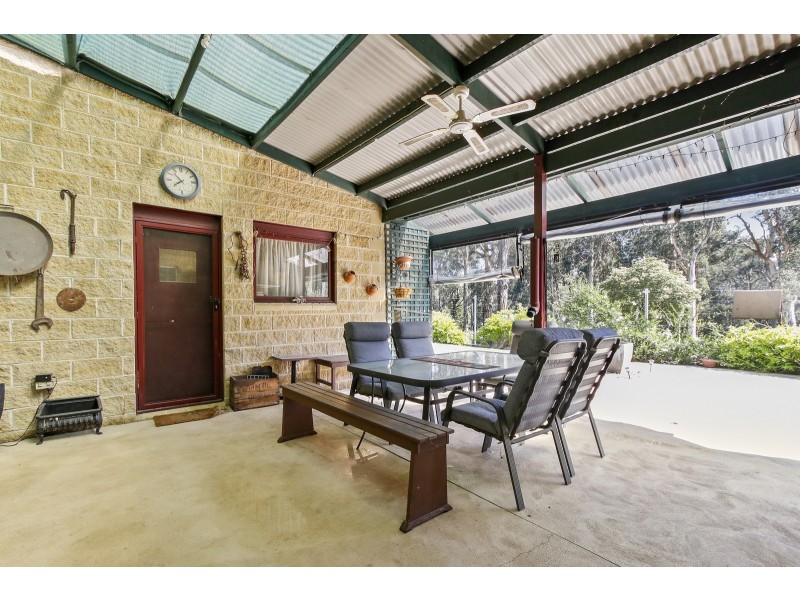 17 Forest Road, Wesburn VIC 3799