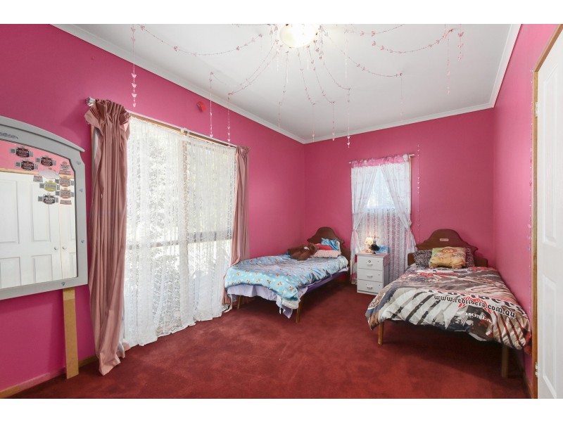 17 Forest Road, Wesburn VIC 3799