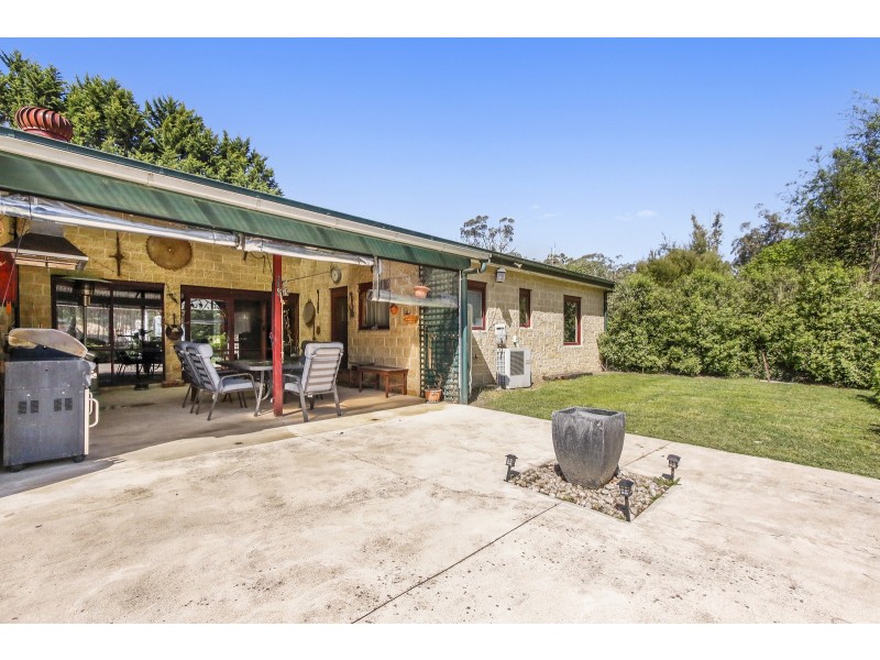17 Forest Road, Wesburn VIC 3799
