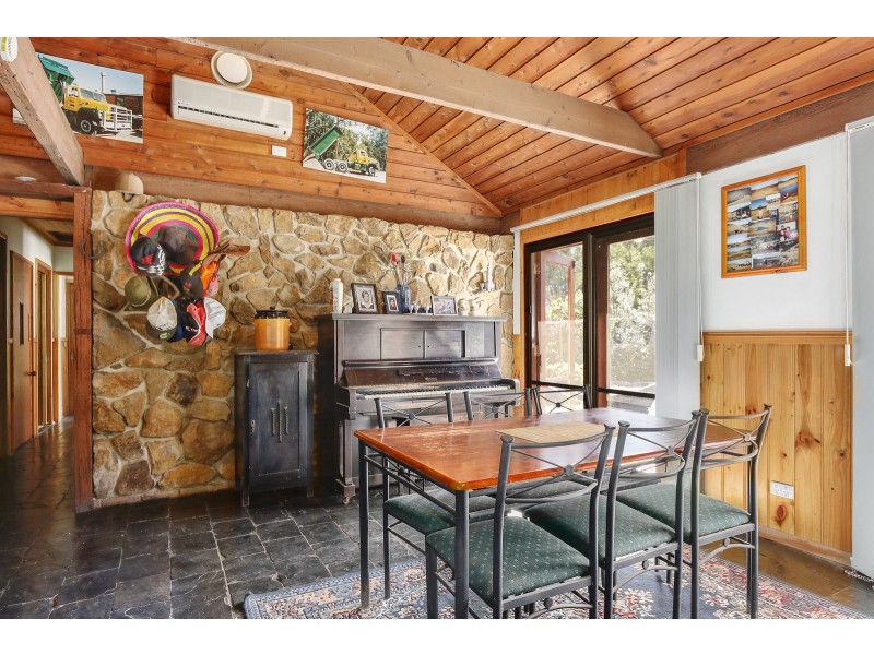 17 Forest Road, Wesburn VIC 3799