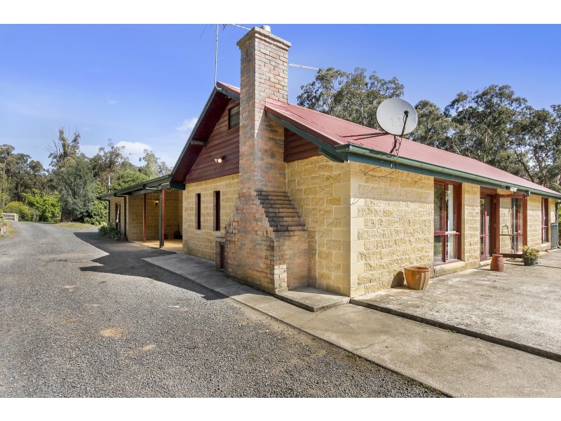 17 Forest Road, Wesburn VIC 3799