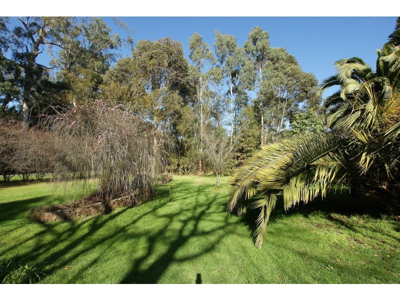 40 Gembrook Road, Launching Place VIC 3139