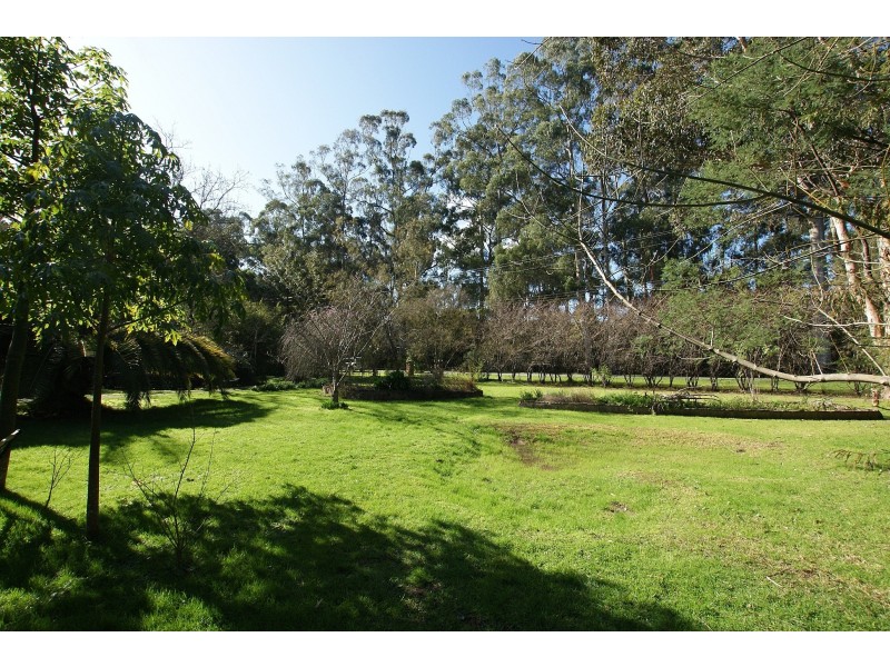 40 Gembrook Road, Launching Place VIC 3139