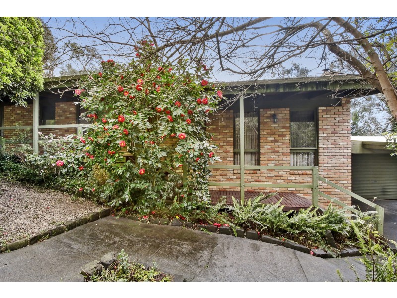 8 Farrar Way, Wandin North VIC 3139