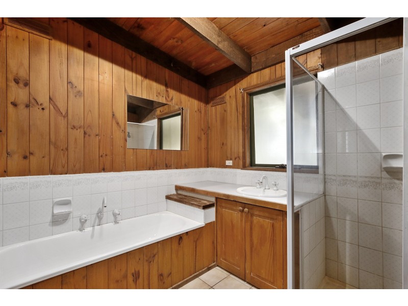 8 Farrar Way, Wandin North VIC 3139