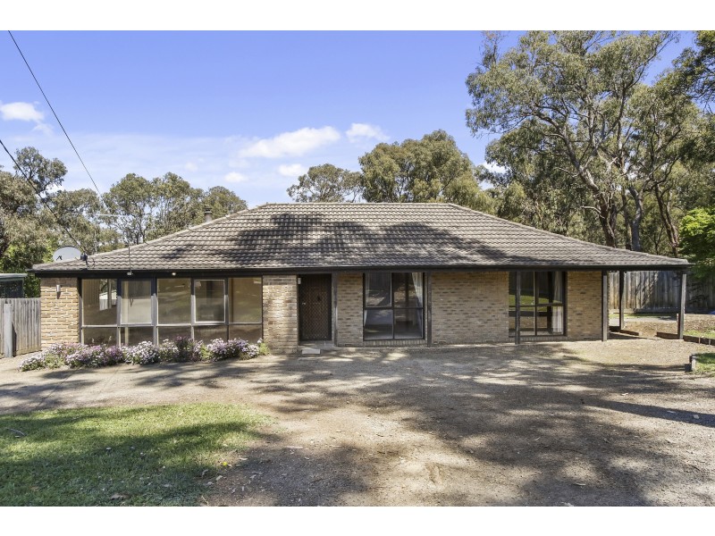 2 Fern Court, Launching Place VIC 3139