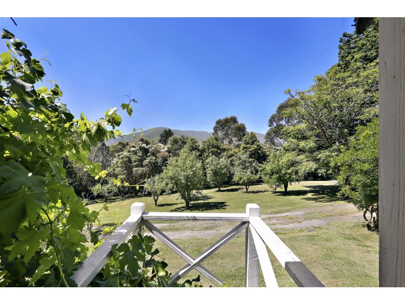 65 Gardenhill Road, Launching Place VIC 3139