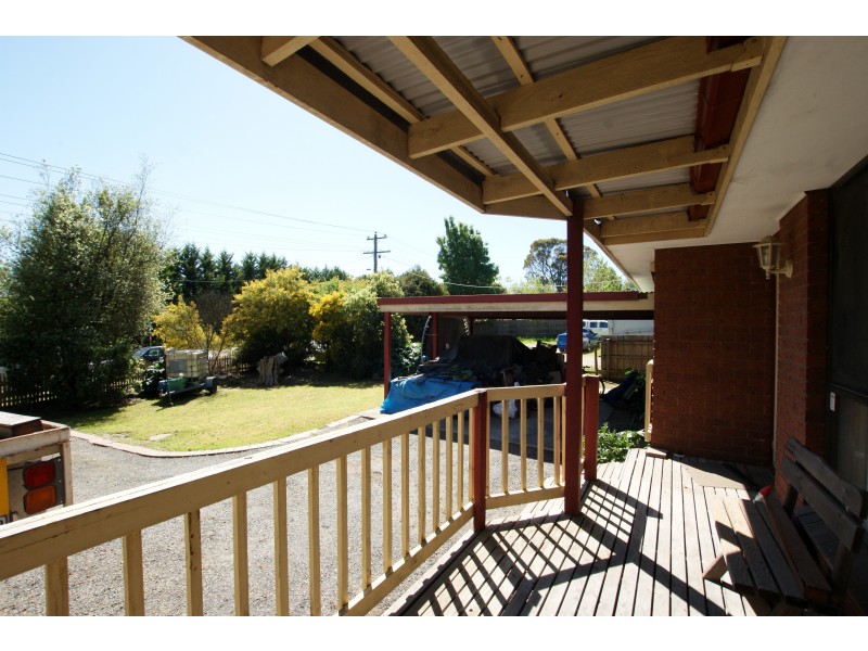 300 Warburton Highway, Wandin North VIC 3139