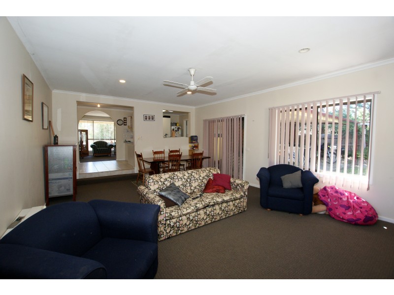 300 Warburton Highway, Wandin North VIC 3139