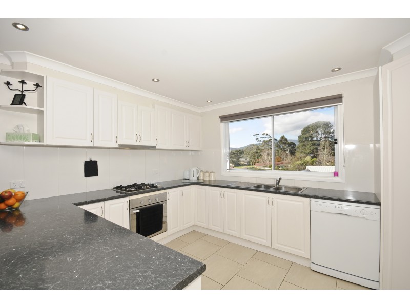 8 Yarraridge Crescent, Yarra Junction VIC 3797