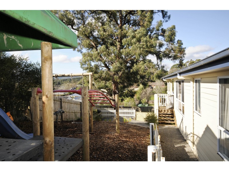 8 Yarraridge Crescent, Yarra Junction VIC 3797