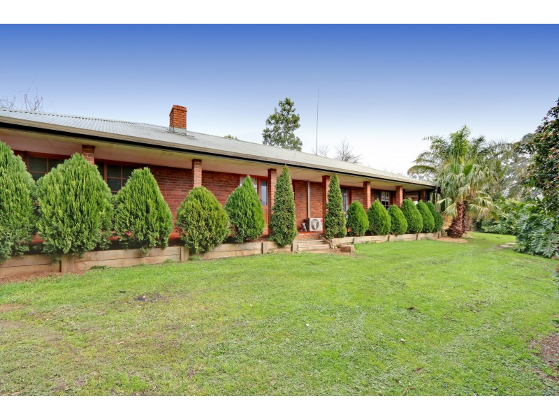 4 Cairncroft Avenue, Launching Place VIC 3139