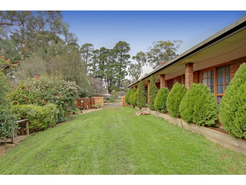 4 Cairncroft Avenue, Launching Place VIC 3139