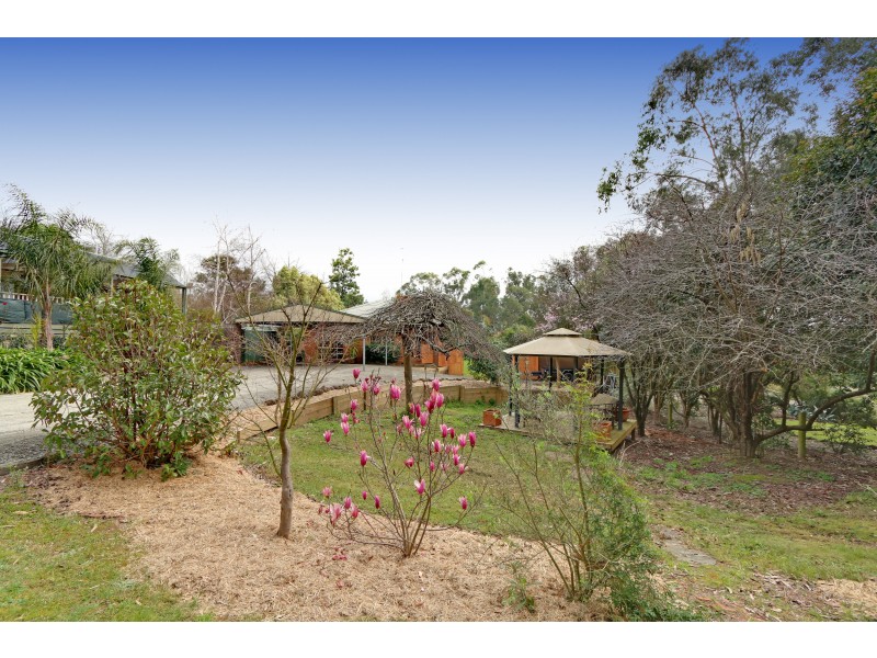 4 Cairncroft Avenue, Launching Place VIC 3139