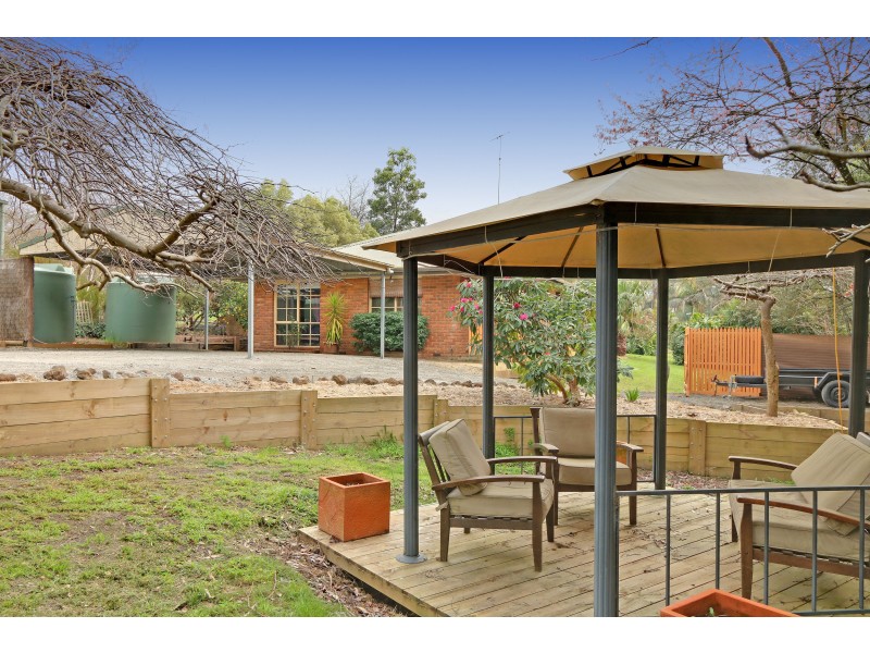 4 Cairncroft Avenue, Launching Place VIC 3139