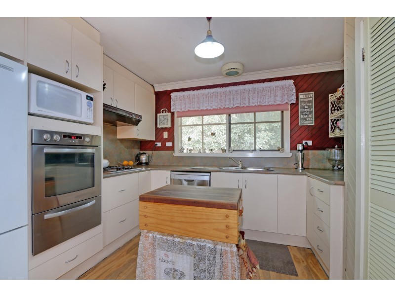 4 Cairncroft Avenue, Launching Place VIC 3139