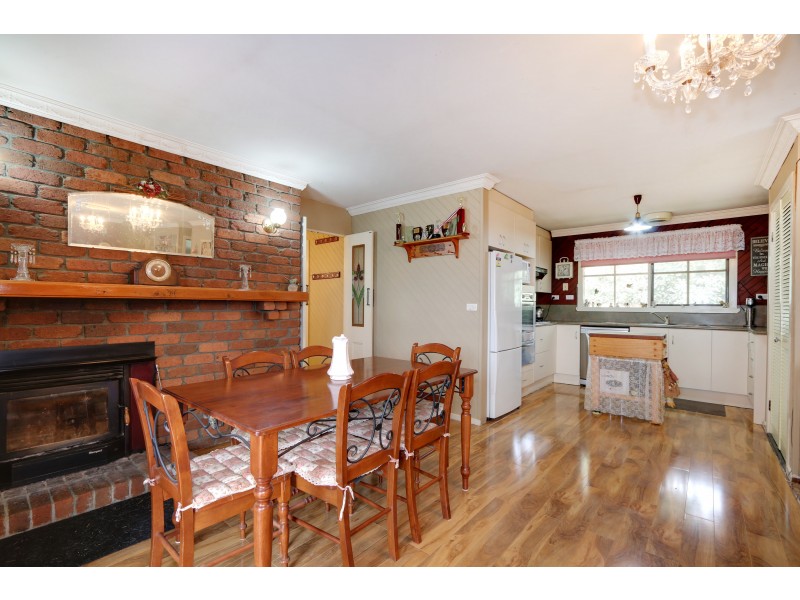 4 Cairncroft Avenue, Launching Place VIC 3139