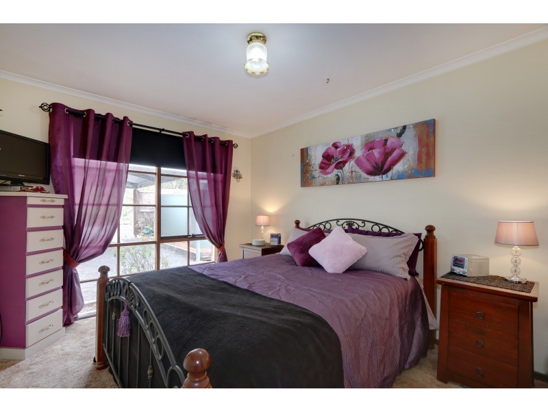 4 Cairncroft Avenue, Launching Place VIC 3139
