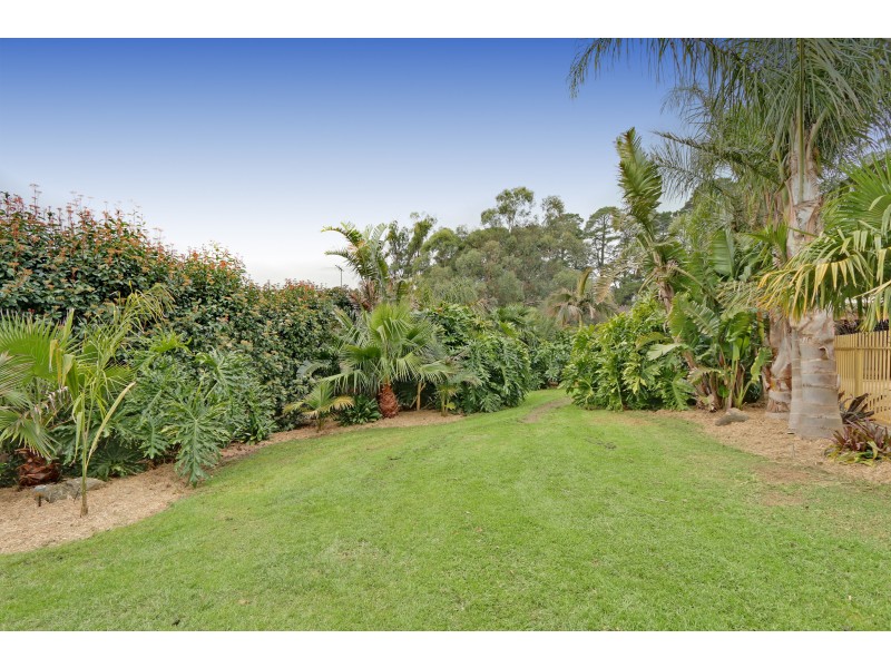 4 Cairncroft Avenue, Launching Place VIC 3139