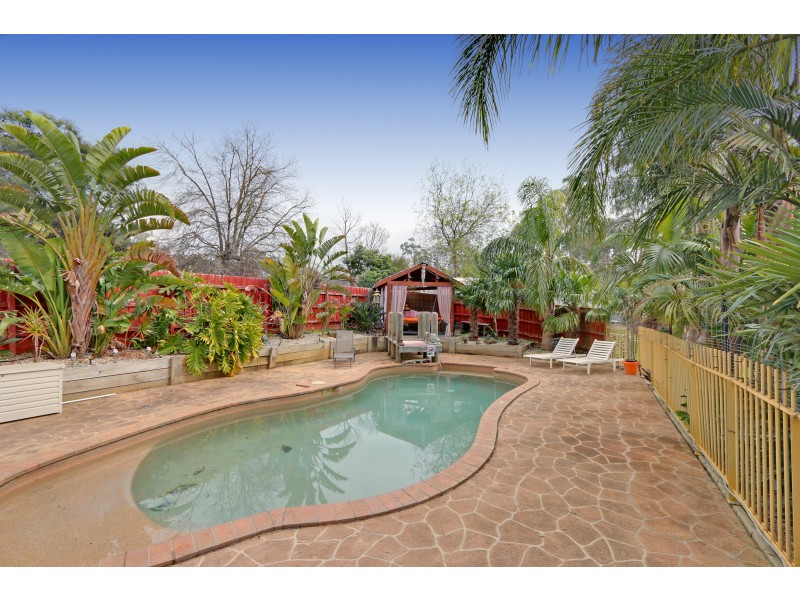 4 Cairncroft Avenue, Launching Place VIC 3139