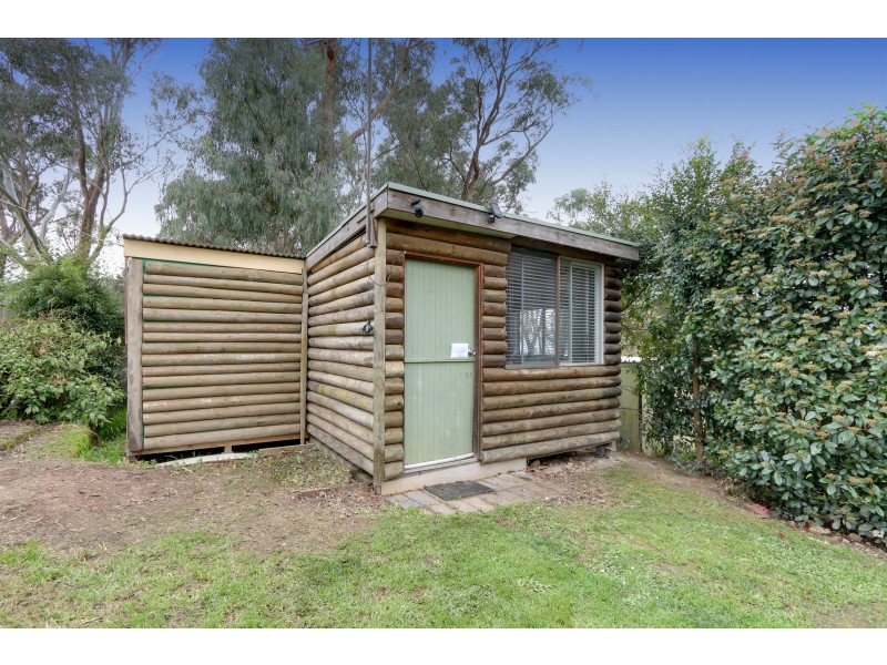 4 Cairncroft Avenue, Launching Place VIC 3139