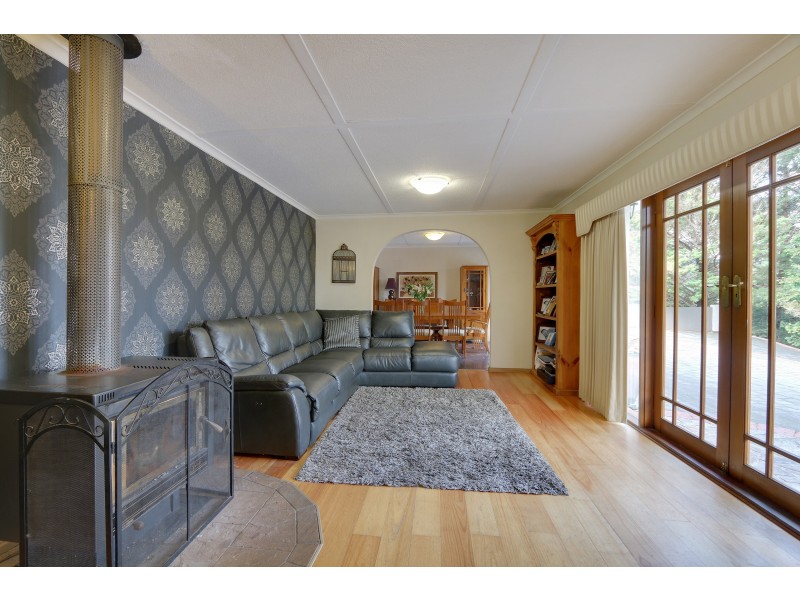 8 Braeside Drive, Launching Place VIC 3139